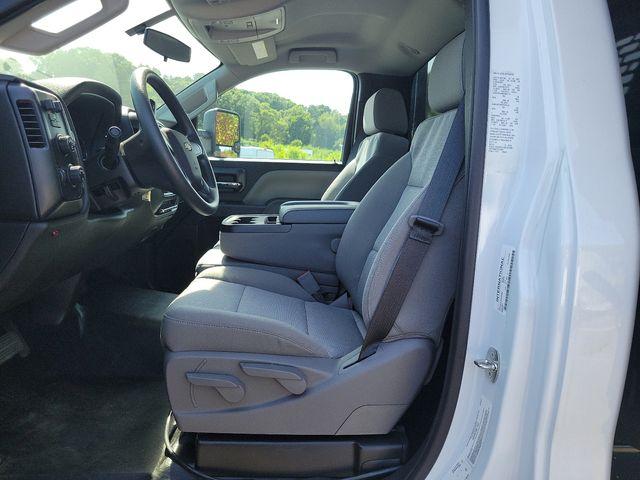 2023 Chevrolet Silverado 5500 HD Vehicle Photo in DANBURY, CT 06810-5034