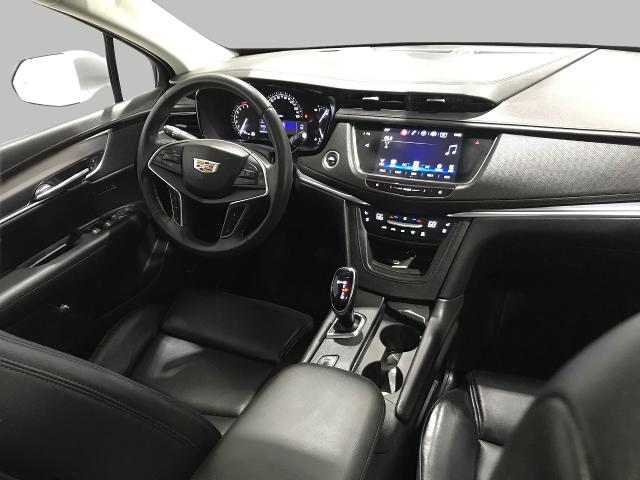 2017 Cadillac XT5 Vehicle Photo in GREEN BAY, WI 54303-3330