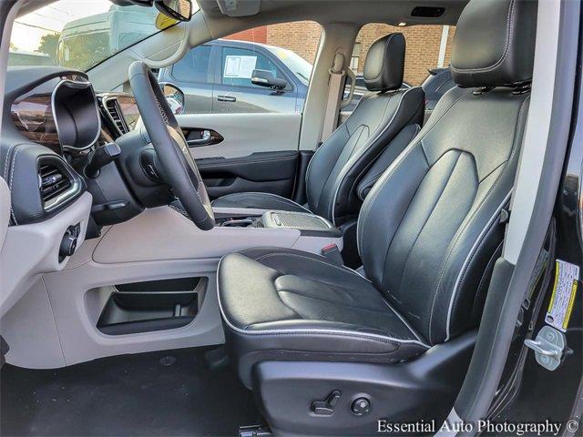 2023 Chrysler Pacifica Vehicle Photo in Plainfield, IL 60586