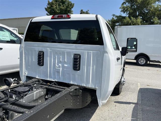 2024 Chevrolet Silverado 3500 HD Chassis Cab Vehicle Photo in ALCOA, TN 37701-3235