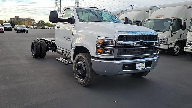 2024 Chevrolet Silverado Chassis Cab Vehicle Photo in JOLIET, IL 60435-8135