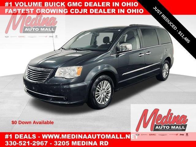 2014 Chrysler TOWNC Vehicle Photo in MEDINA, OH 44256-9631