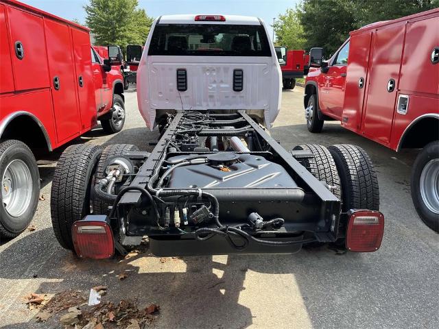 2024 Chevrolet Silverado 3500 HD Chassis Cab Vehicle Photo in ALCOA, TN 37701-3235