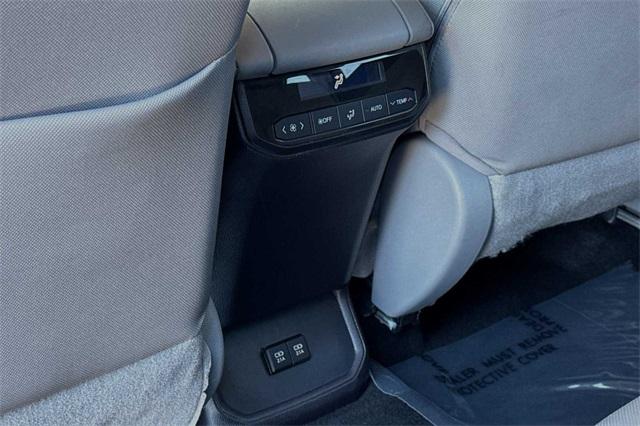 2021 Toyota Highlander Vehicle Photo in ELK GROVE, CA 95757-8703