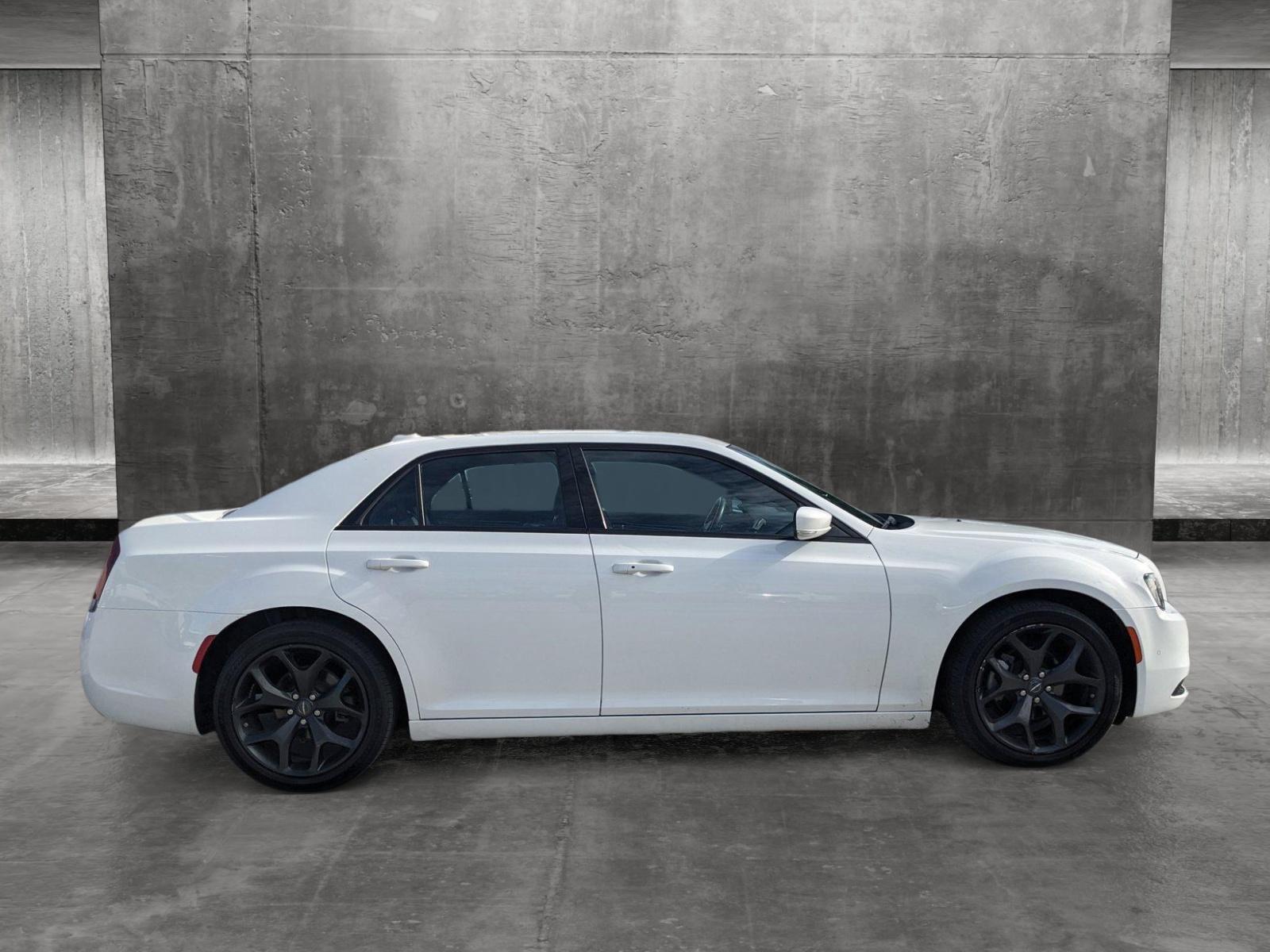 2022 Chrysler 300 Vehicle Photo in MIAMI, FL 33172-3015