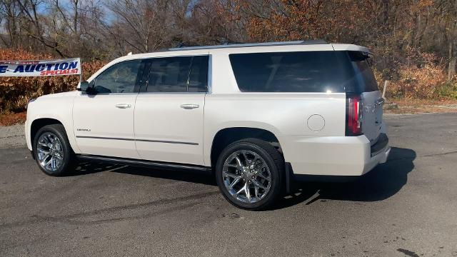 2019 GMC Yukon XL Vehicle Photo in MOON TOWNSHIP, PA 15108-2571