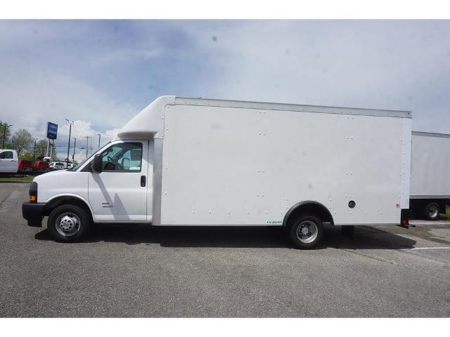 2023 Chevrolet Express Cutaway 4500 Vehicle Photo in ALCOA, TN 37701-3235