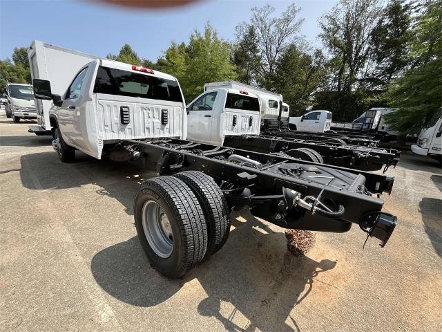 2024 Chevrolet Silverado 3500 HD Chassis Cab Vehicle Photo in ALCOA, TN 37701-3235