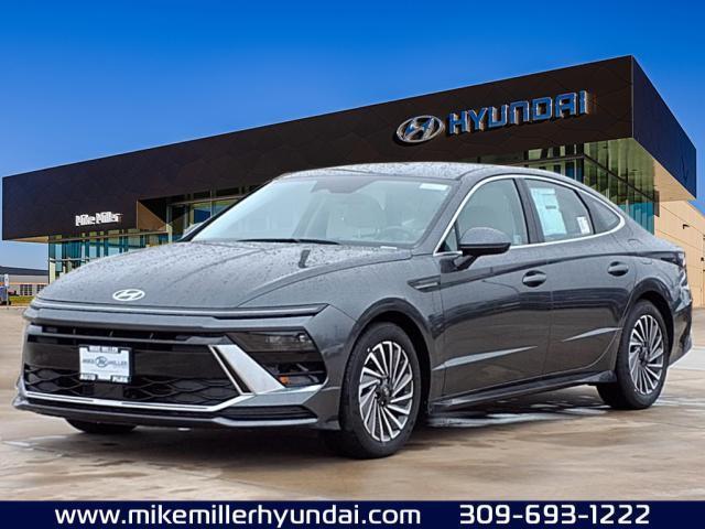 2025 Hyundai SONATA Hybrid Vehicle Photo in Peoria, IL 61615