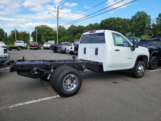 2024 Chevrolet Silverado 3500 HD Chassis Cab Vehicle Photo in DANBURY, CT 06810-5034