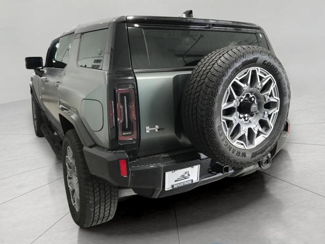 2024 GMC HUMMER EV SUV Vehicle Photo in GREEN BAY, WI 54303-3330