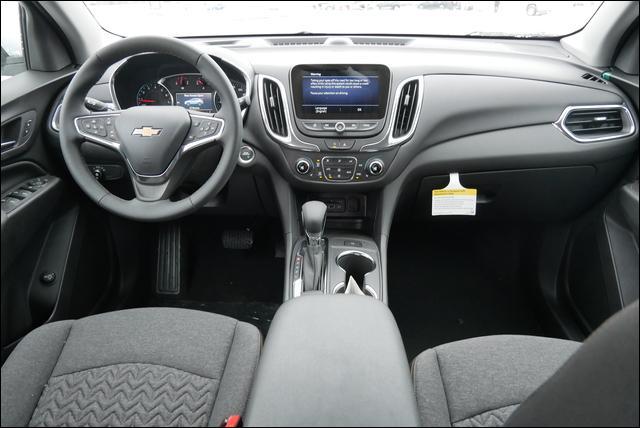 2024 Chevrolet Equinox Vehicle Photo in MAPLEWOOD, MN 55119-4794