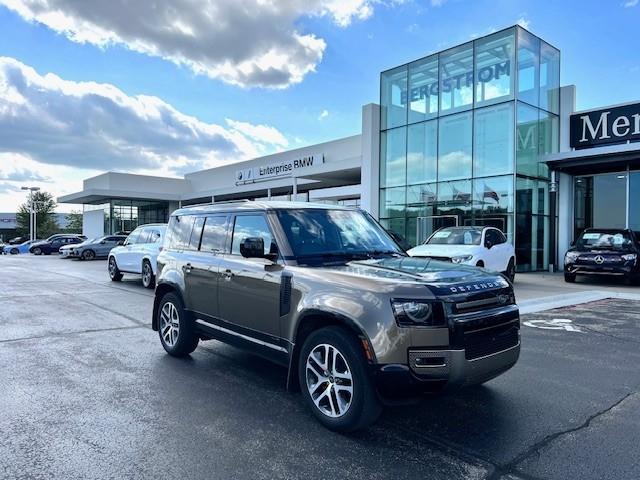 2020 Defender Vehicle Photo in Appleton, WI 54913