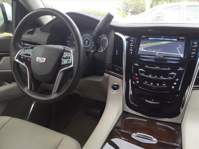 2017 Cadillac Escalade Vehicle Photo in DENTON, TX 76210-9321