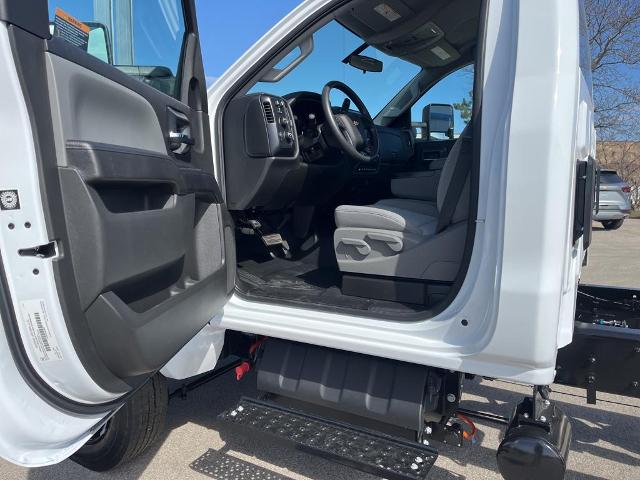 2024 Chevrolet Silverado 4500 HD Vehicle Photo in GREEN BAY, WI 54302-3701