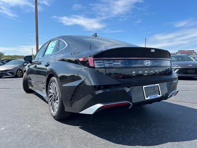 2024 Hyundai SONATA Hybrid Vehicle Photo in O'Fallon, IL 62269