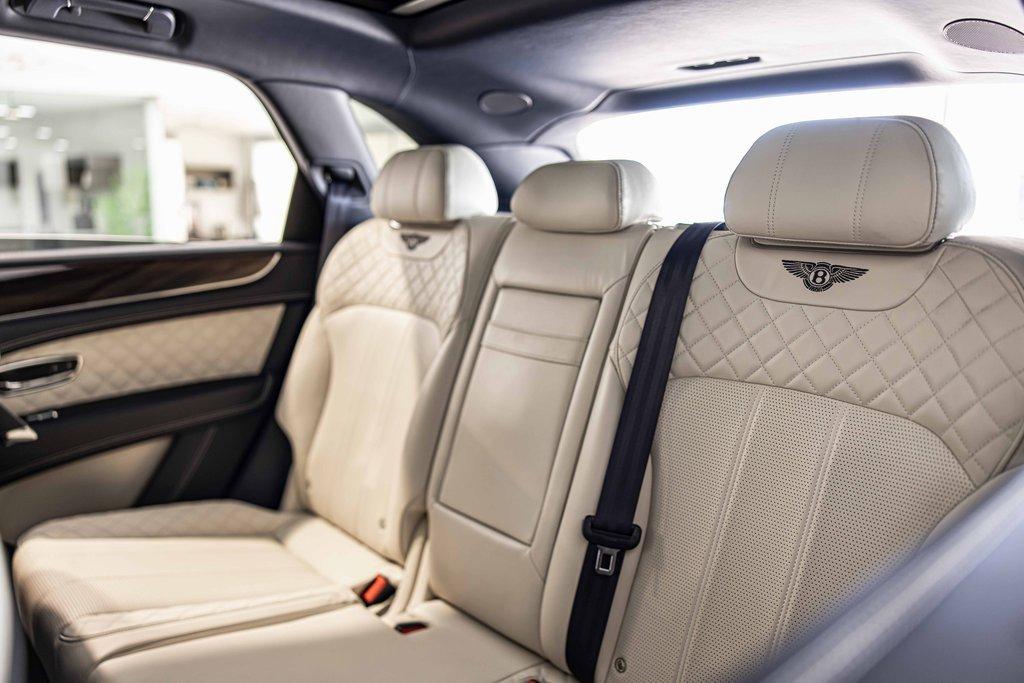 2018 Bentley Bentayga Vehicle Photo in Saint Charles, IL 60174