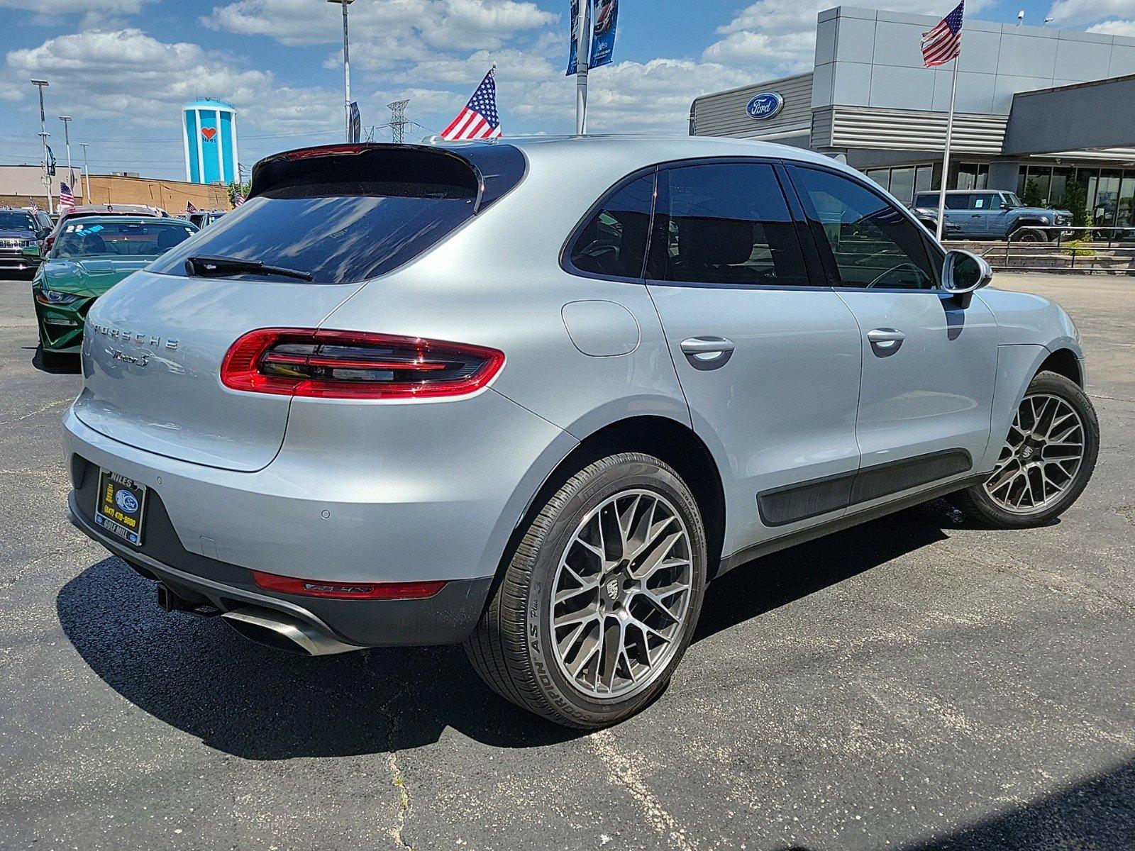 2018 Porsche Macan Vehicle Photo in Plainfield, IL 60586