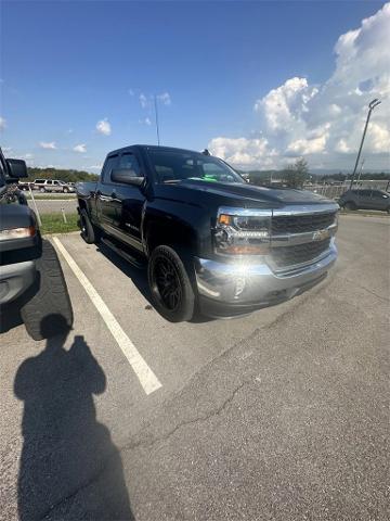 2017 Chevrolet Silverado 1500 Vehicle Photo in ALCOA, TN 37701-3235