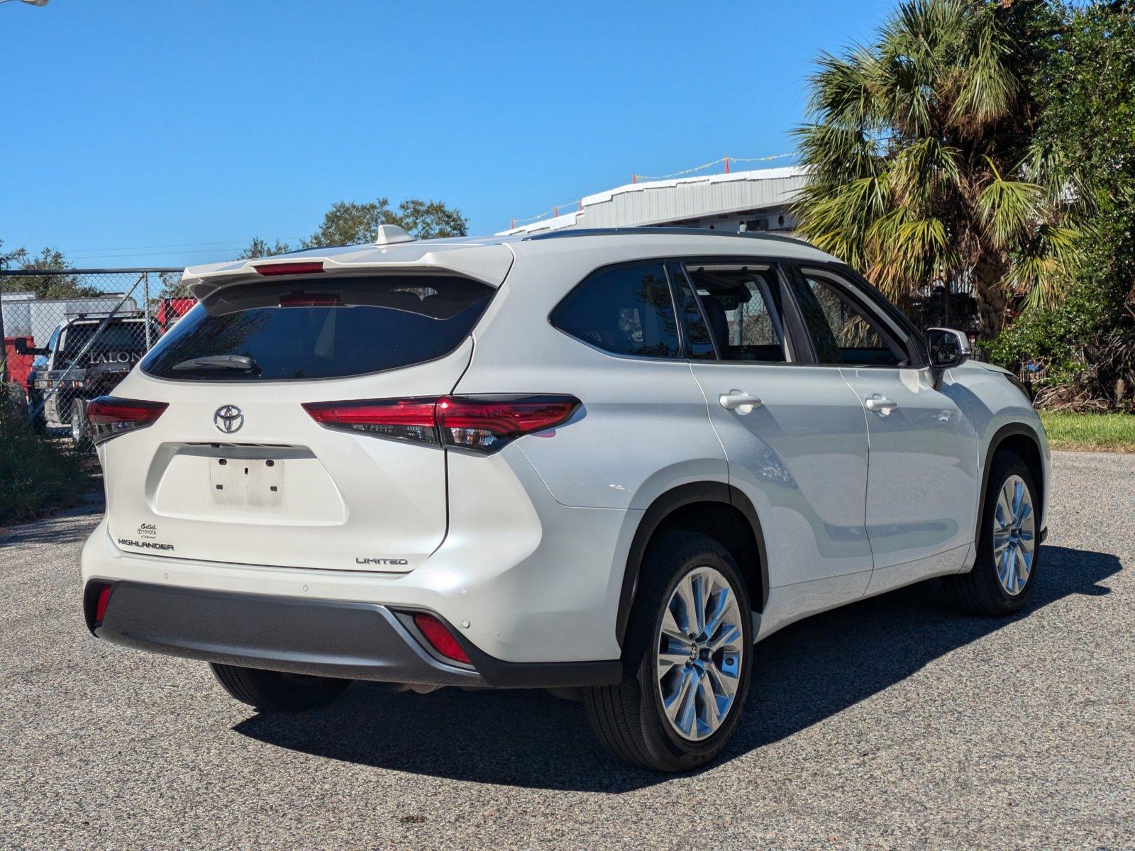 2021 Toyota Highlander Vehicle Photo in Sarasota, FL 34231