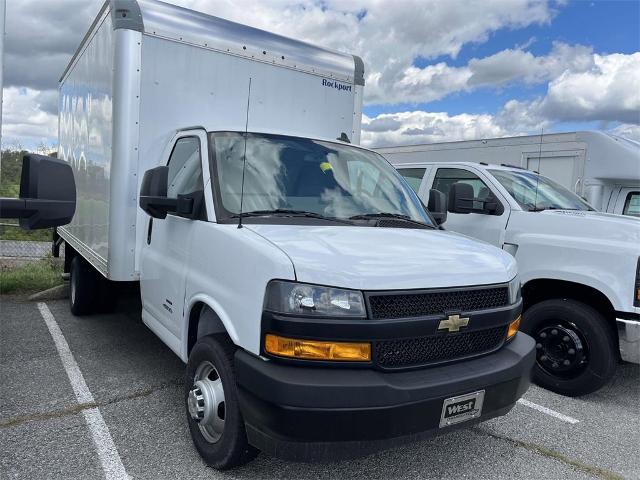 2023 Chevrolet Express Cutaway 4500 Vehicle Photo in ALCOA, TN 37701-3235