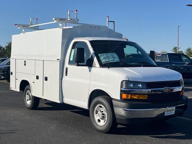 2024 Chevrolet Express Cutaway 3500 Vehicle Photo in COLUMBIA, MO 65203-3903