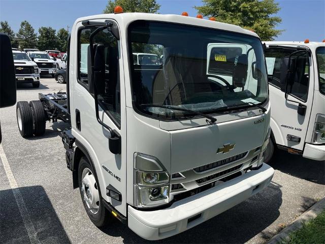 2025 Chevrolet 4500 HG LCF Gas Vehicle Photo in ALCOA, TN 37701-3235