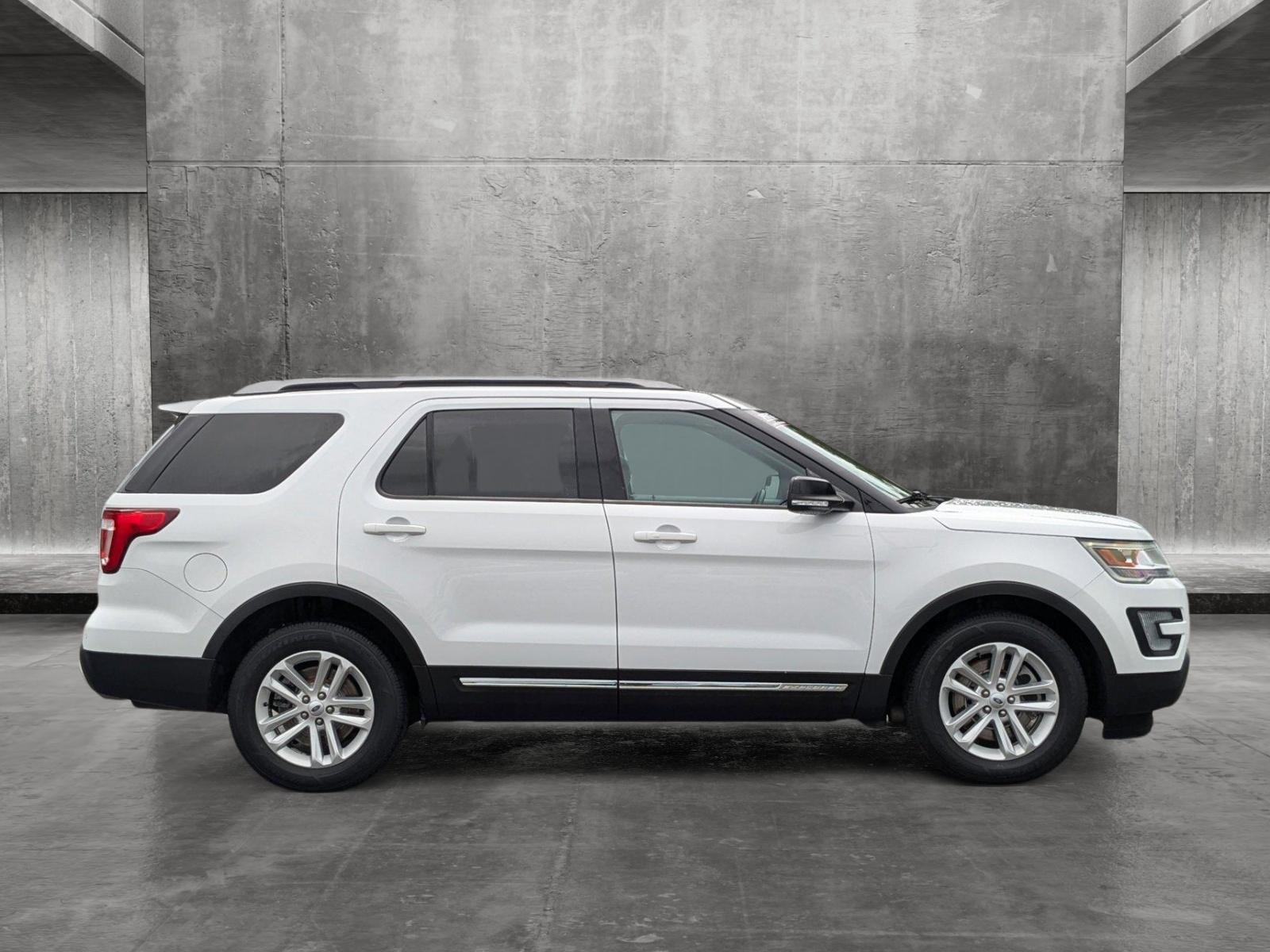 2017 Ford Explorer Vehicle Photo in St. Petersburg, FL 33713