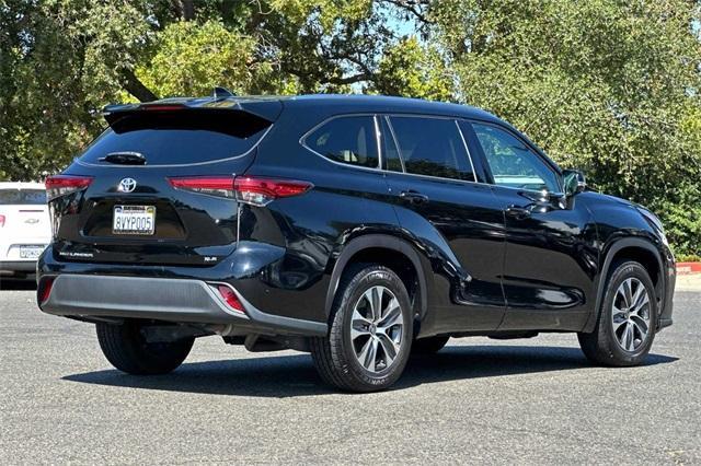 2020 Toyota Highlander Vehicle Photo in ELK GROVE, CA 95757-8703