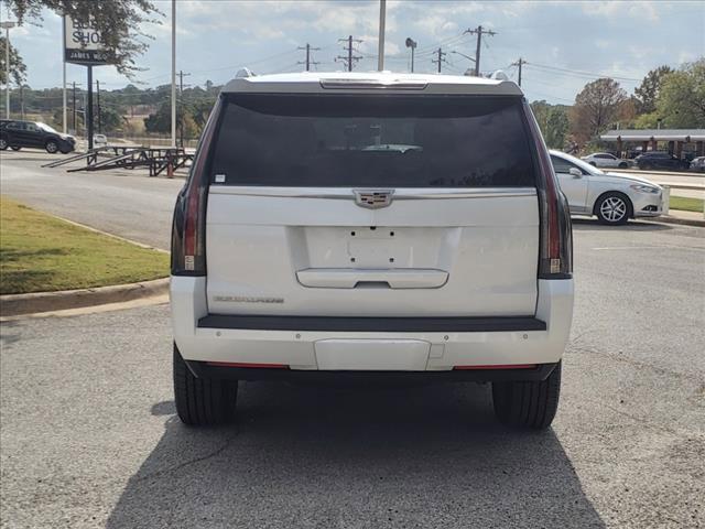 2017 Cadillac Escalade Vehicle Photo in DENTON, TX 76210-9321