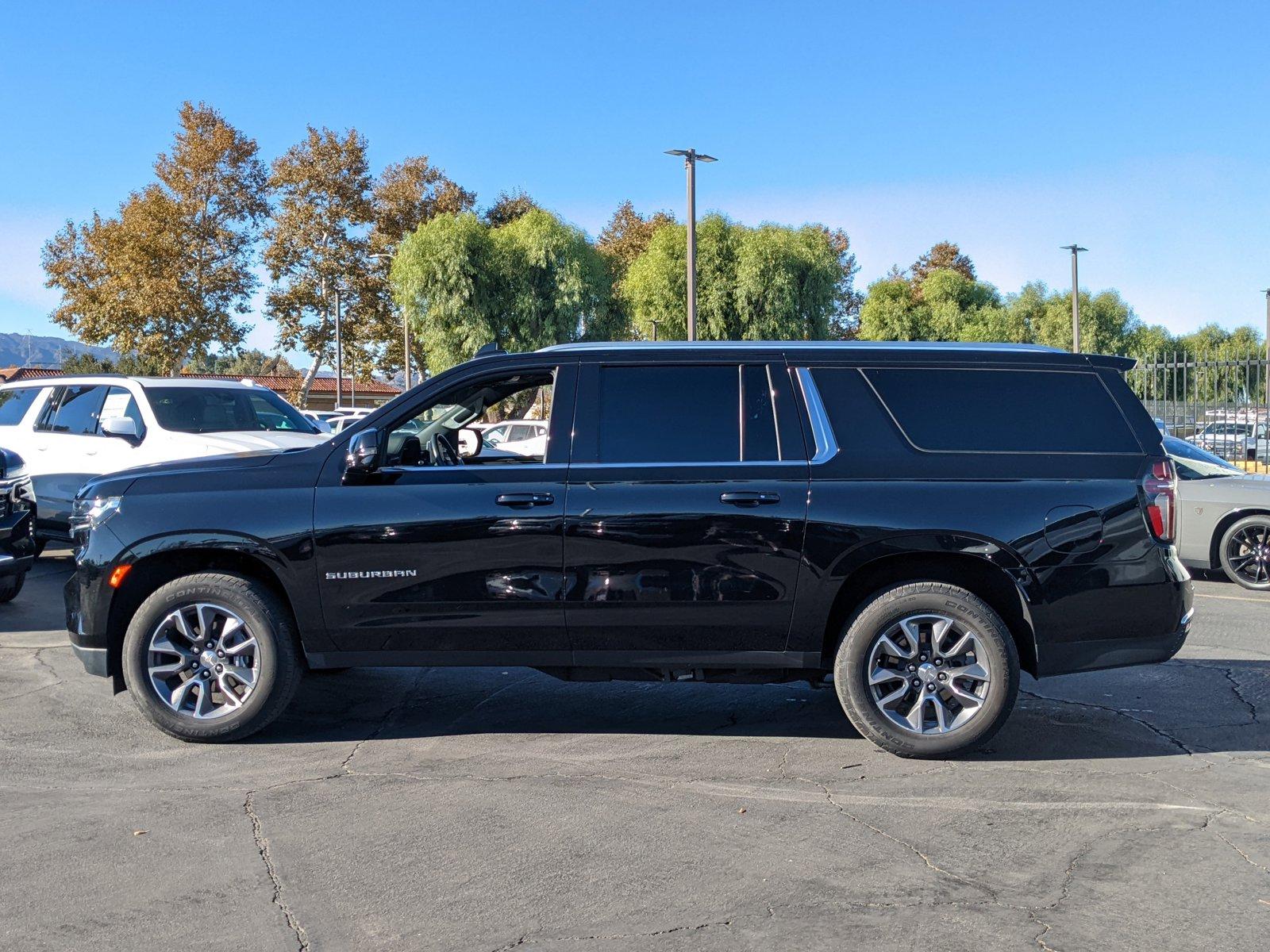 2023 Chevrolet Suburban Vehicle Photo in VALENCIA, CA 91355-1705