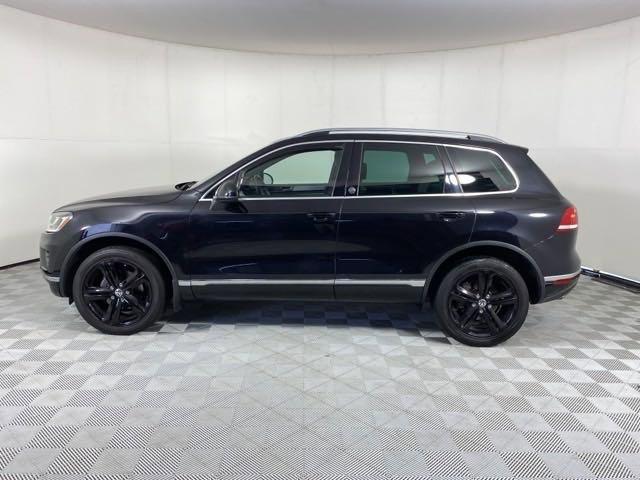 2017 Volkswagen Touareg Vehicle Photo in MEDINA, OH 44256-9001