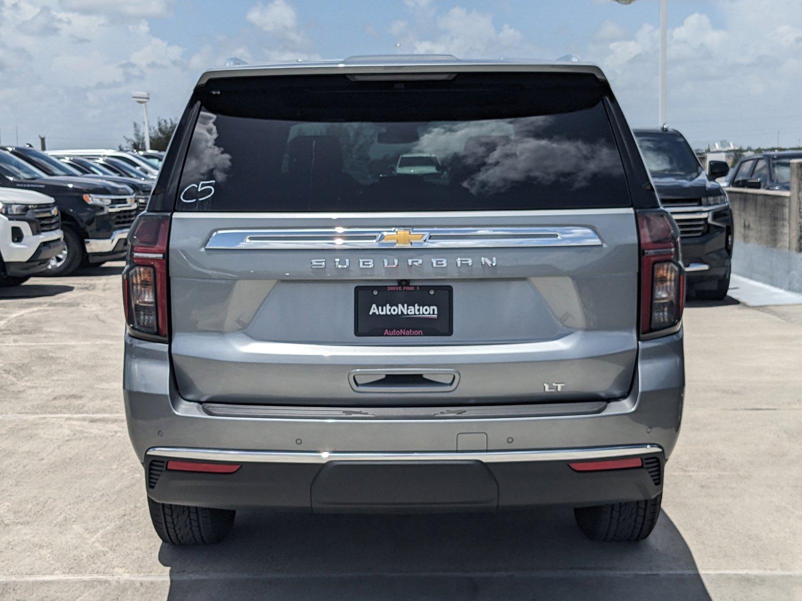 2024 Chevrolet Suburban Vehicle Photo in PEMBROKE PINES, FL 33024-6534