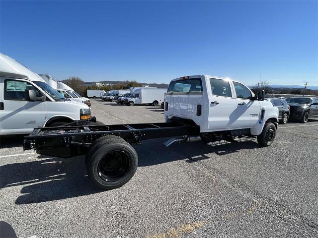 2023 Chevrolet Silverado Chassis Cab Vehicle Photo in ALCOA, TN 37701-3235