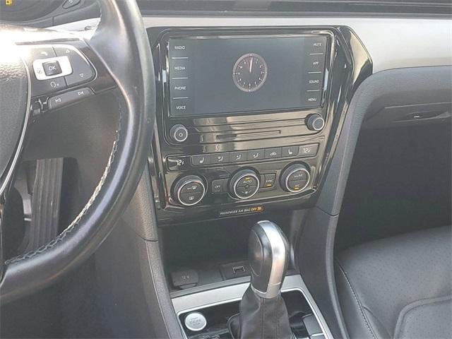 2020 Volkswagen Passat Vehicle Photo in GRAND BLANC, MI 48439-8139