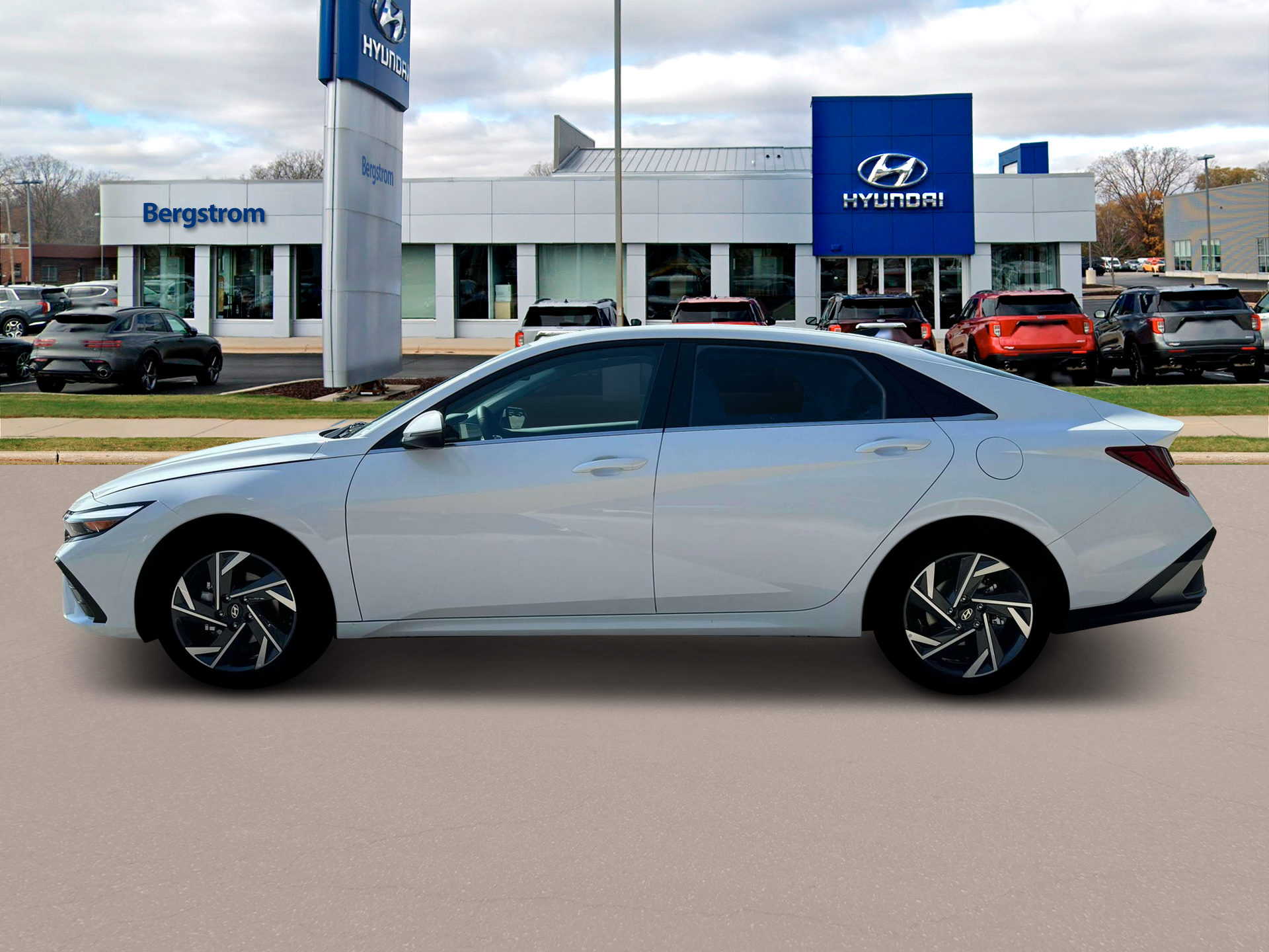 2025 Hyundai ELANTRA Hybrid Vehicle Photo in Green Bay, WI 54304