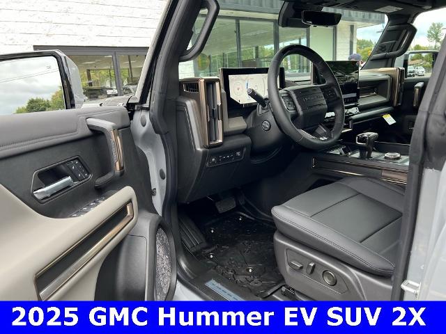 2025 GMC HUMMER EV SUV Vehicle Photo in CHICOPEE, MA 01020-5001