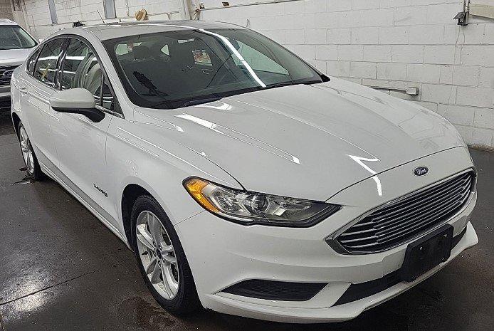 2018 Ford Fusion Hybrid Vehicle Photo in Cedar Rapids, IA 52402