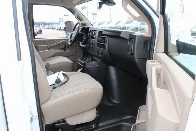 2024 Chevrolet Express Cutaway 3500 Vehicle Photo in SAINT CLAIRSVILLE, OH 43950-8512