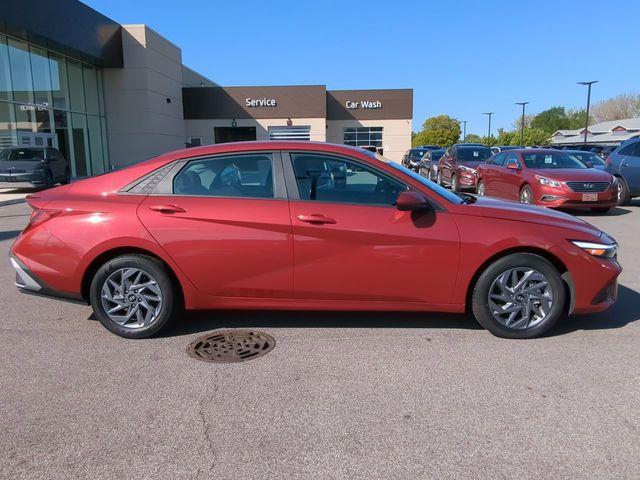 2024 Hyundai ELANTRA Vehicle Photo in Merrillville, IN 46410-5311