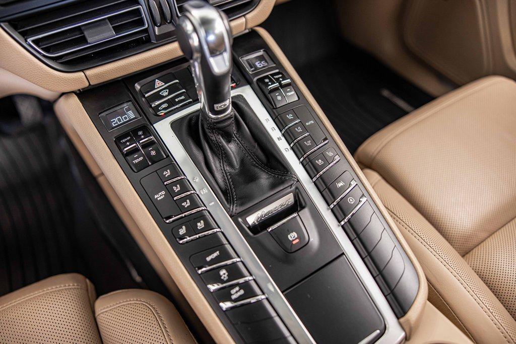 2021 Porsche Macan Vehicle Photo in Saint Charles, IL 60174