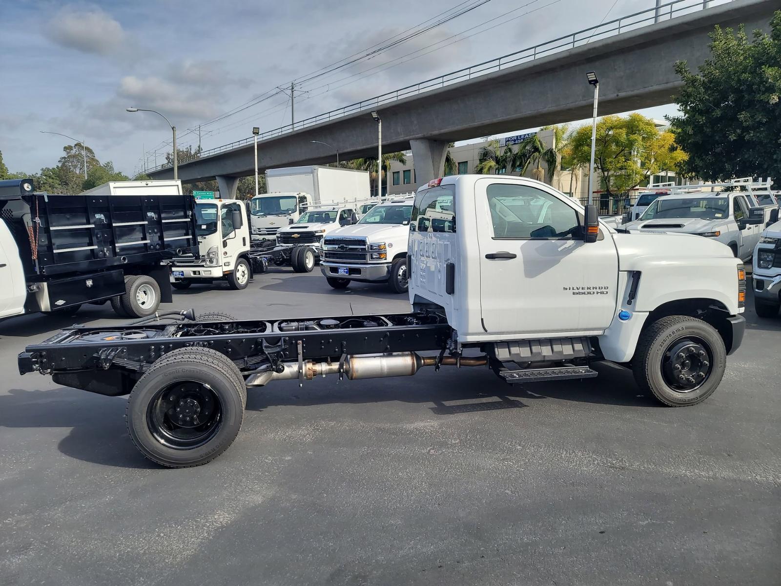 2022 Chevrolet Silverado Chassis Cab Vehicle Photo in LA MESA, CA 91942-8211