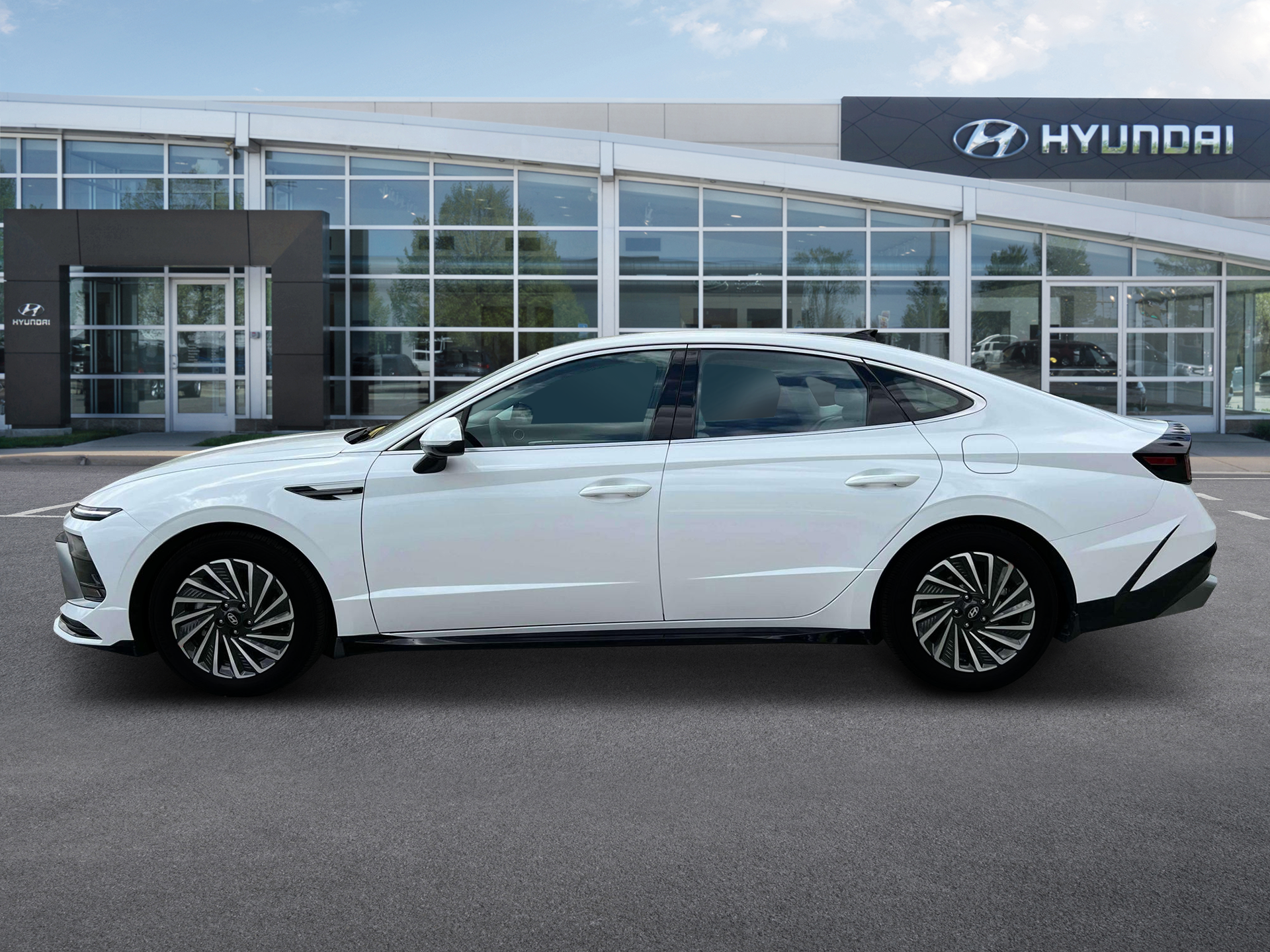 2024 Hyundai SONATA Hybrid Vehicle Photo in Greeley, CO 80634