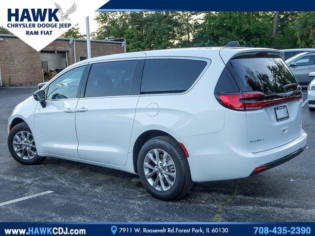 2024 Chrysler Pacifica Vehicle Photo in Plainfield, IL 60586