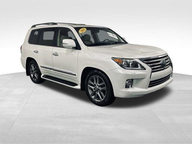 2015 Lexus LX 570 Vehicle Photo in MEDINA, OH 44256-9631