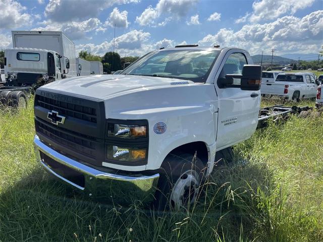 2023 Chevrolet Silverado Chassis Cab Vehicle Photo in ALCOA, TN 37701-3235