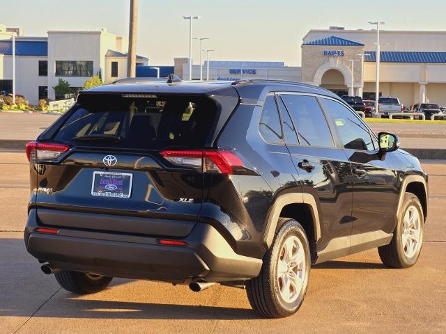 2019 Toyota RAV4 Vehicle Photo in Weatherford, TX 76087-8771