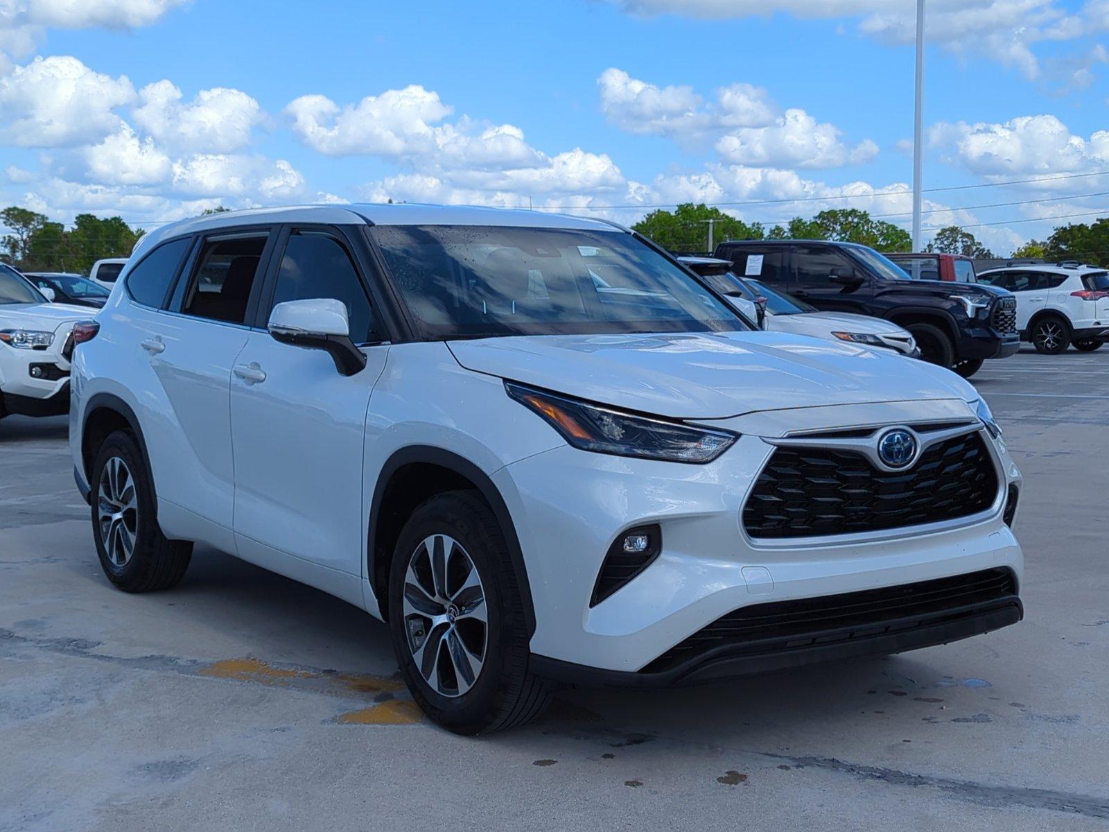 2023 Toyota Highlander Vehicle Photo in Ft. Myers, FL 33907