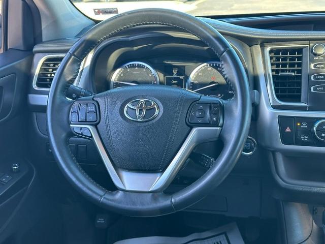 2016 Toyota Highlander Vehicle Photo in COLUMBIA, MO 65203-3903