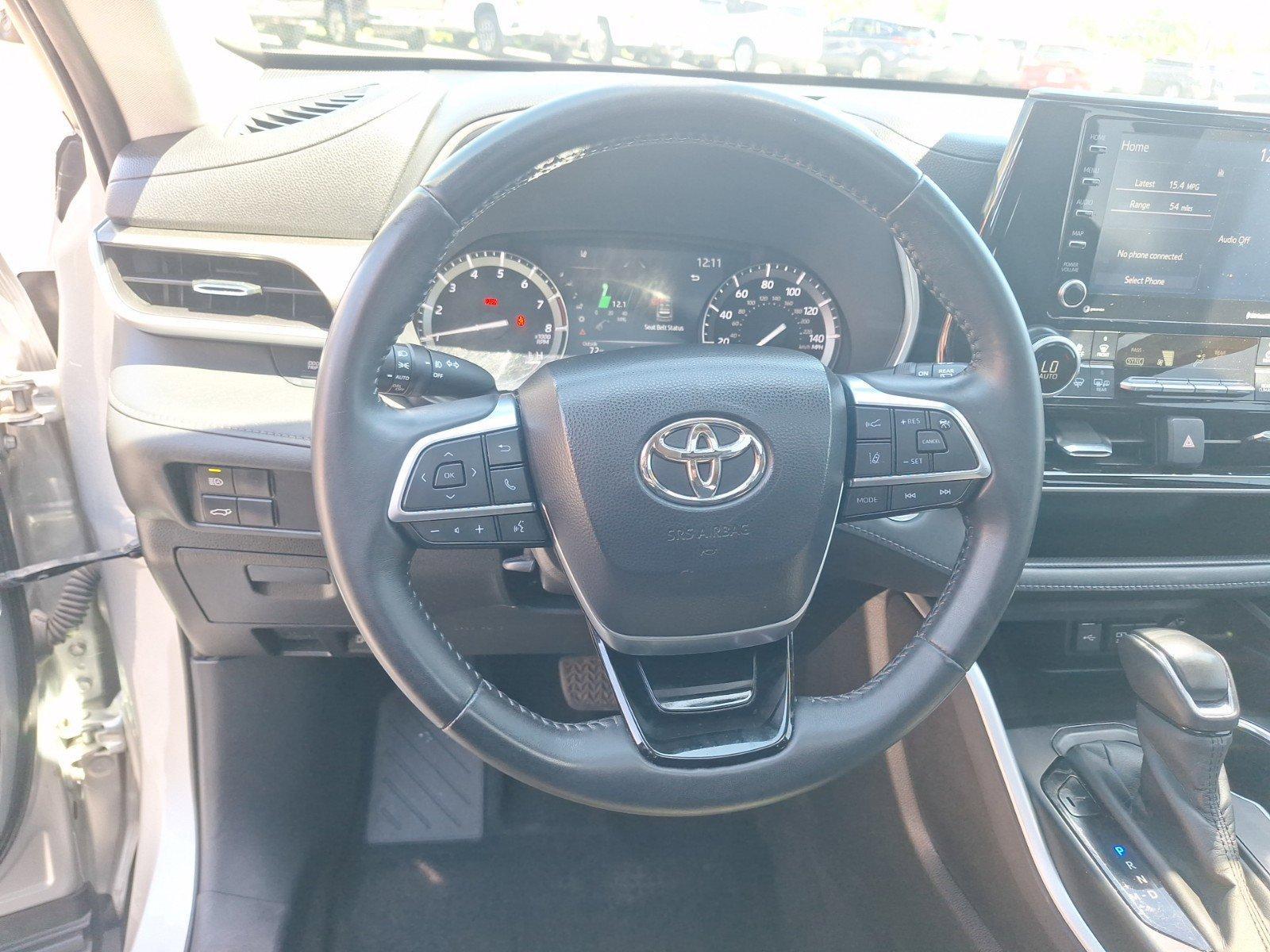 2020 Toyota Highlander Vehicle Photo in Marion, IA 52302